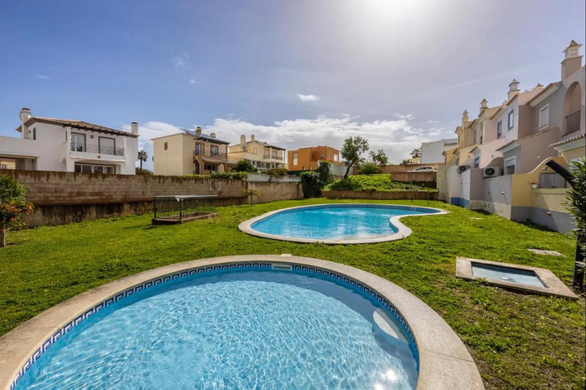 Casa Claudia - Cond Atalaia Villa Lagos Exterior photo
